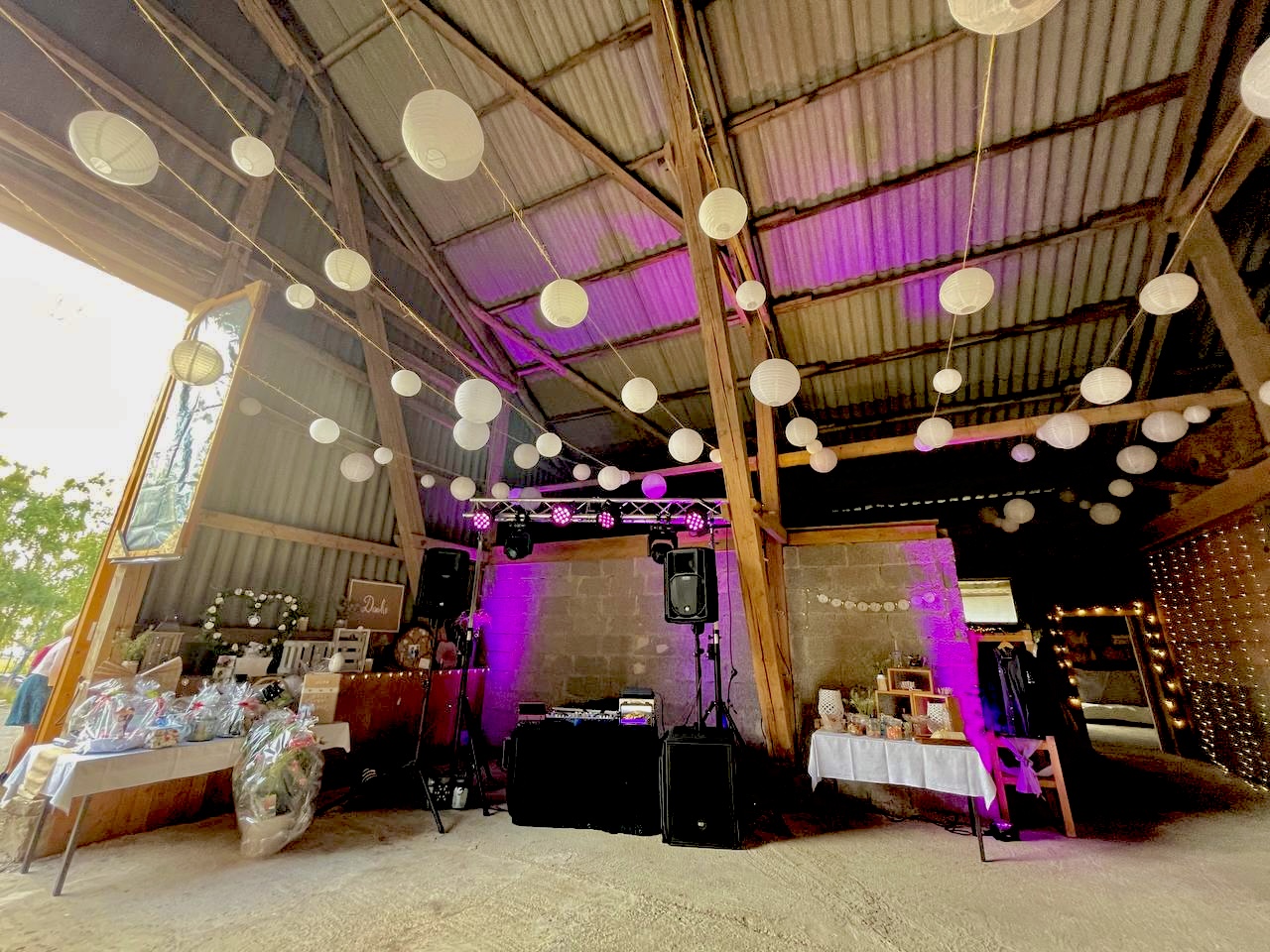 Als DJ für Hochzeiten passen wir unsere Technik den Gegebenheiten an